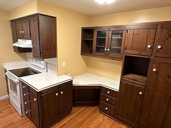 5th image of 808 Brook Village Ct