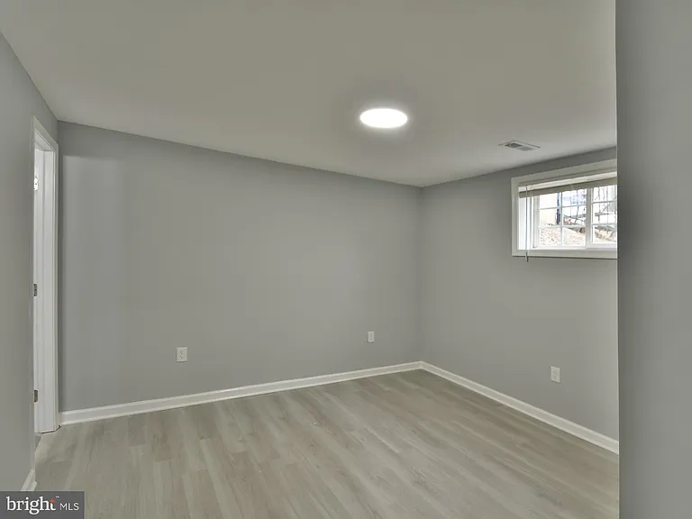 8106 Murray Hill Dr #BASEMENT — Photo 12