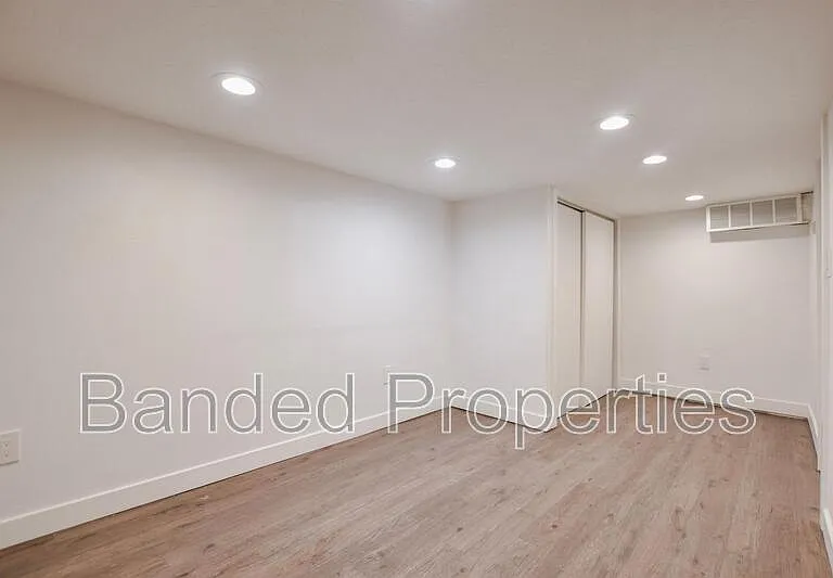 1955 S West Temple — Photo 10
