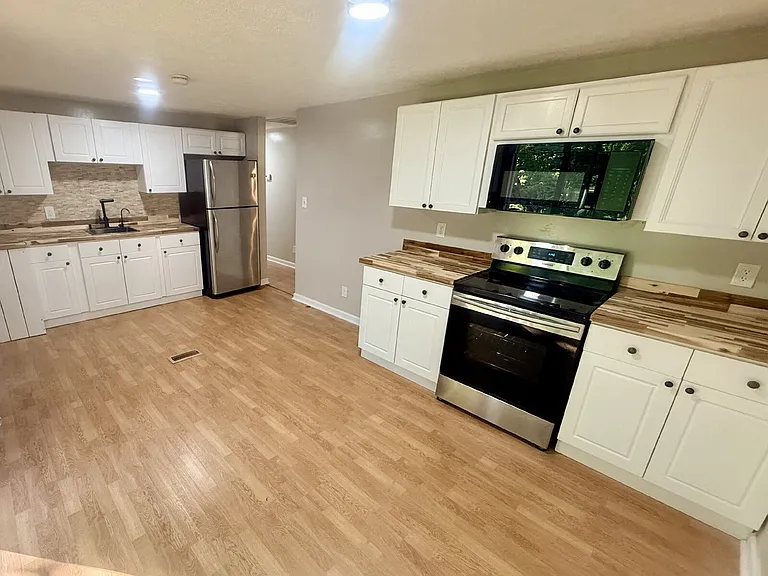 2346 Lake Ave — Photo 3