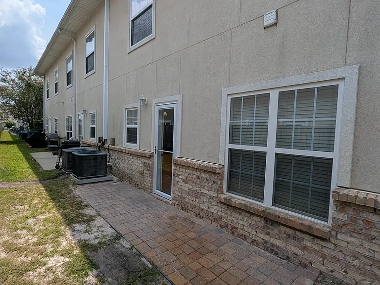 1537 Bentley Cir — Photo 26