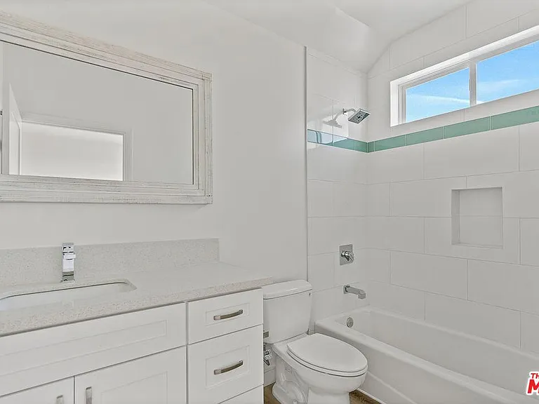 3521 Cahuenga Blvd W — Photo 10