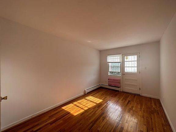4th image of 1640 Bell Blvd #1