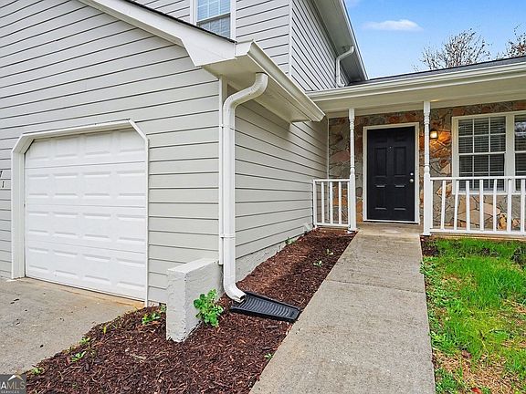 3rd image of 5571 Tunbridge Wells Rd