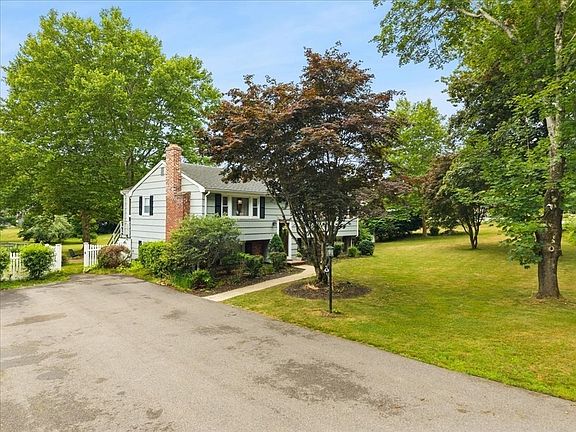 3rd image of 563 Summer St