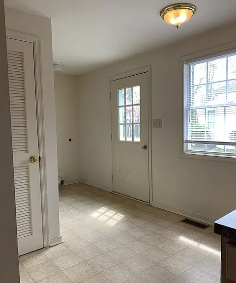 218 Claiborne Ave — Photo 6