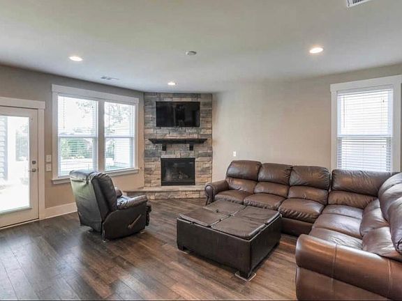 3rd image of 1494 Casner Ln