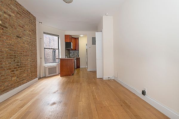 1st image of 124 E 4th St APT 18