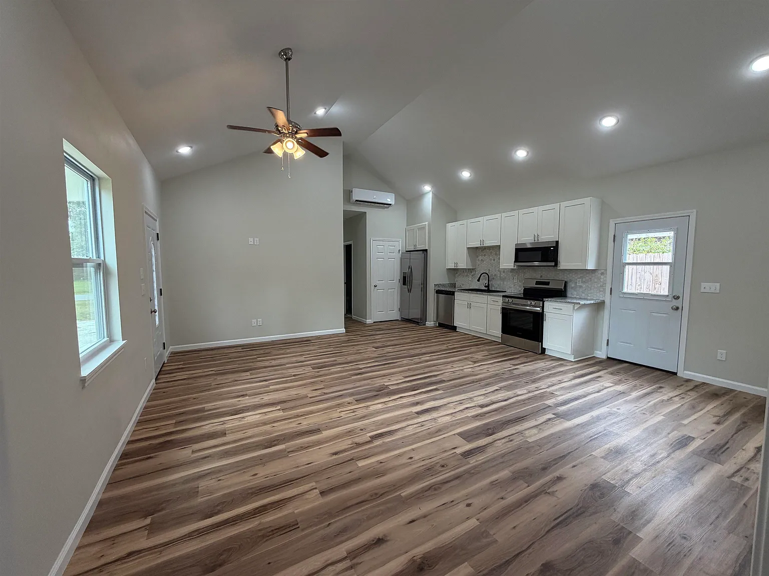 4 bed, 2.0 bath, 1200 sqft, $1,750 — Photo 1