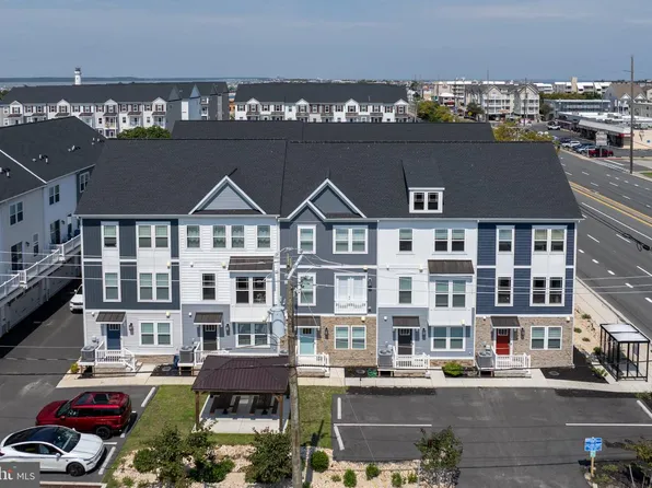 102 142nd St #102D, Ocean City, MD 21842