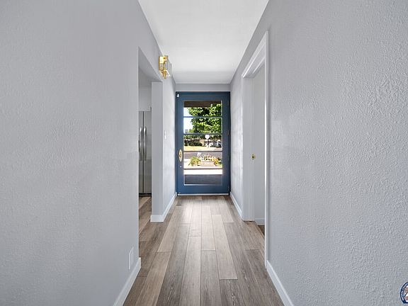 4th image of 676 Willard Ave