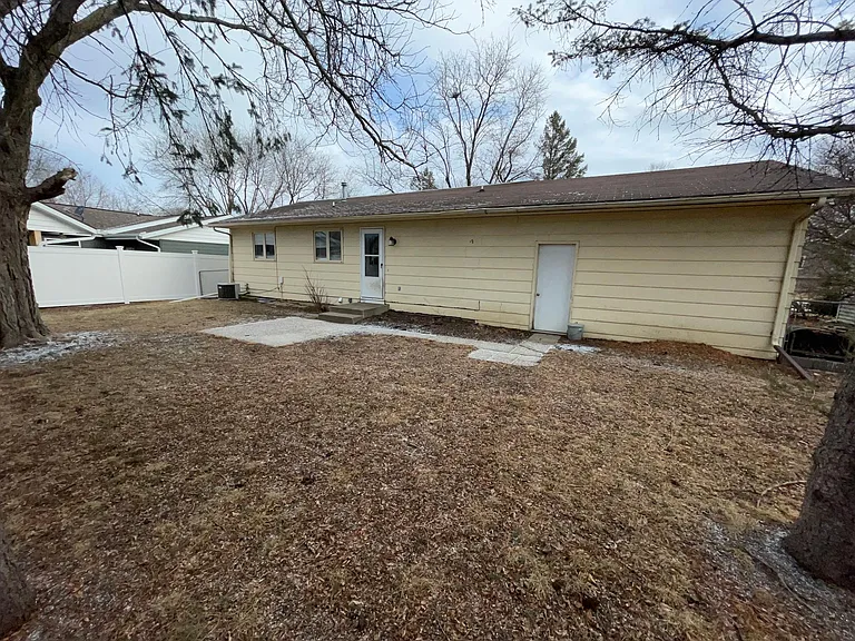 630 Garden Rd — Photo 2