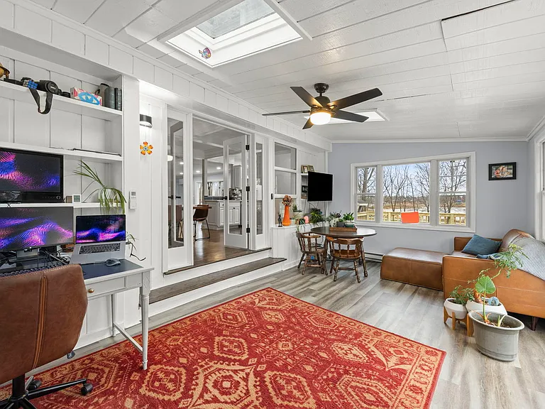 20 W Brown St — Photo 15