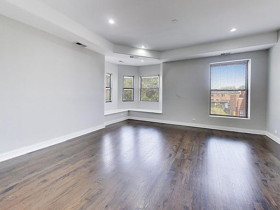 4th image of 3330 S Indiana Ave #2N