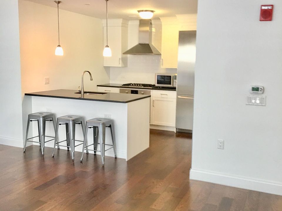 1st image of 10 Byron Pl Unit 304