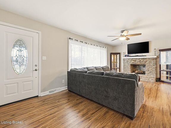 5th image of 7905 Daffodil Dr