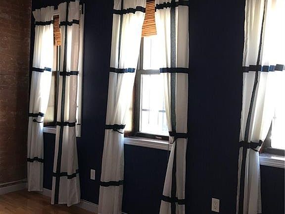 4th image of 831 Chapel St APT 4