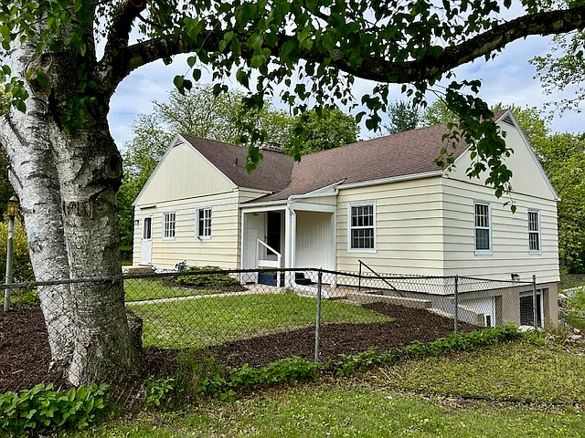 3 bed, 1.5 bath, 1568 sqft, $2,850 — Photo 1