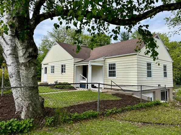 190 Ogden St NE, Rockford, MI 49341