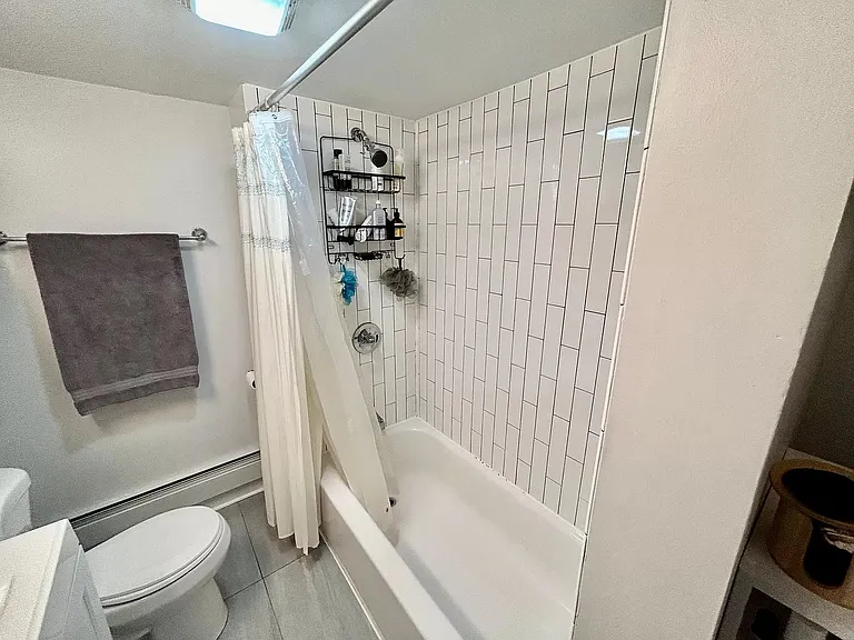 4420 Forest Ave #1F — Photo 18