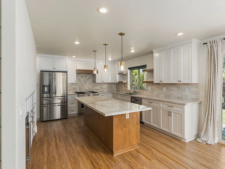 2213 Ridgeview Dr — Photo 5
