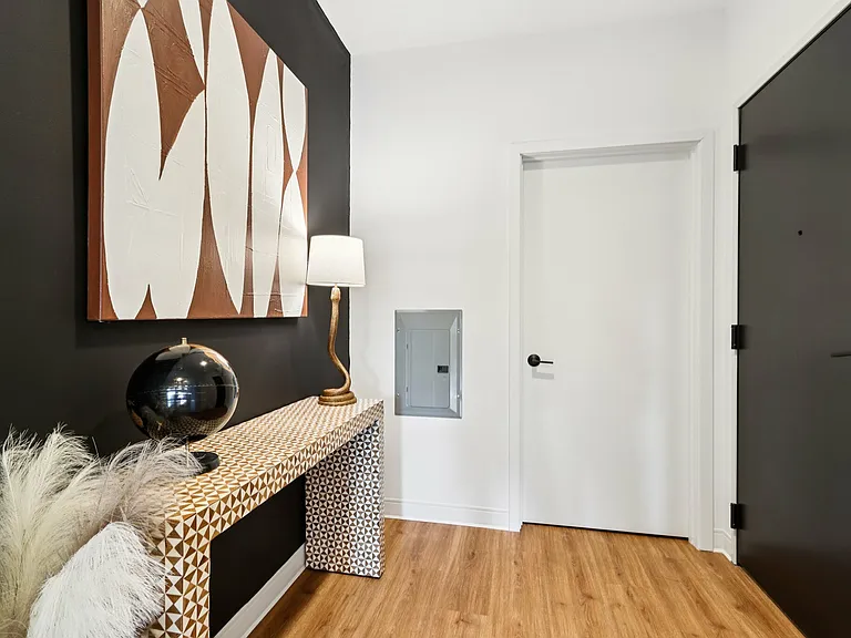 Capricorn 2 bed, 2 bath + den