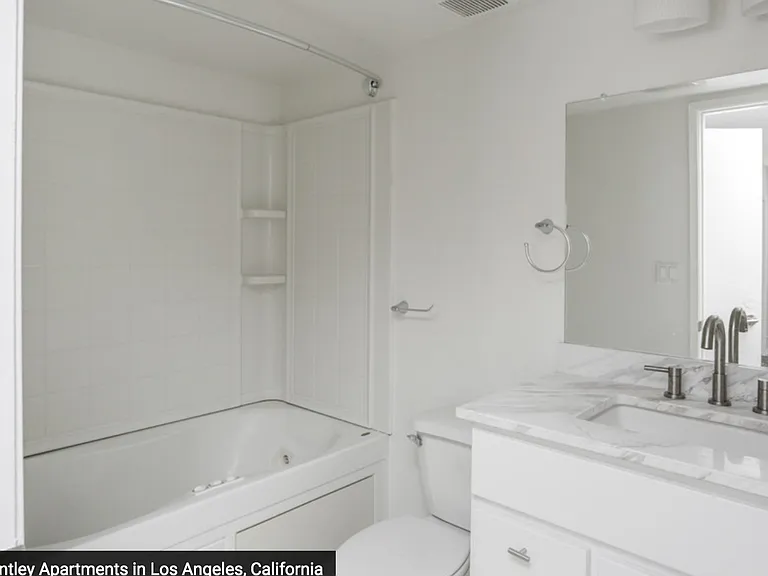 2110 S Bentley Ave — Photo 24