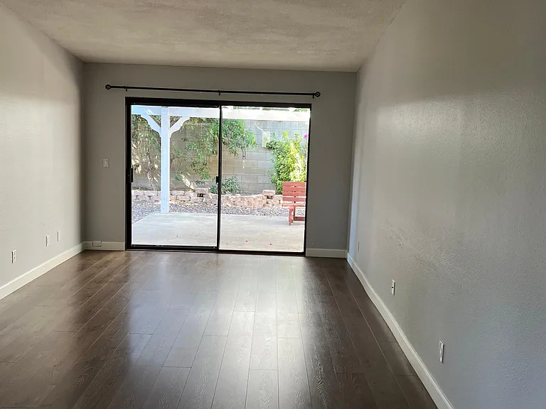 2910 S Bon View Ave — Photo 4