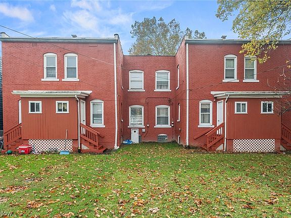 2nd image of 3422 Daisy Ave
