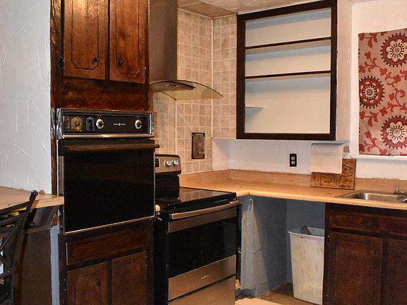 5th image of 121 Plum Ave