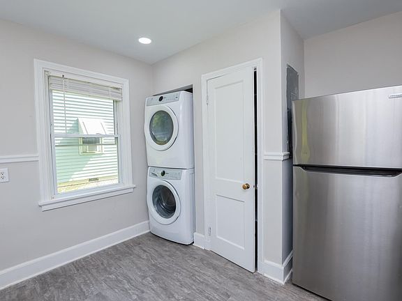 4th image of 1427 Willis St