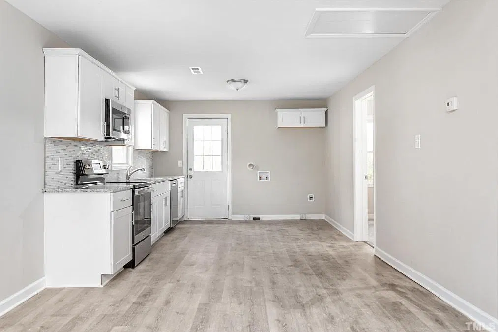 2 bed, 768 sqft, $1,700 — Photo 4