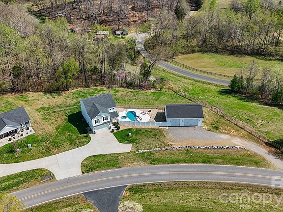 2nd image of 467 Hoover Rd