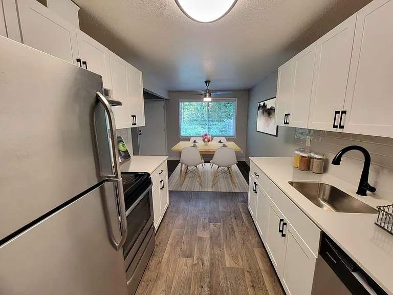 Kitchen - 648-708 sq ft floorplan - Vanilla Color Scheme