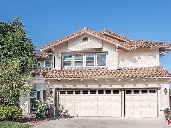 3rd image of 3188 Versaille Ct