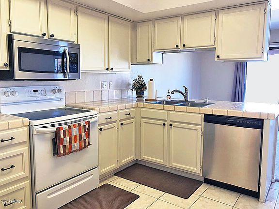 2nd image of 1722 E Jerome Ave