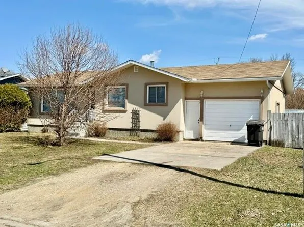 208 2nd STREET NE, Watson, SK S0K 4V0