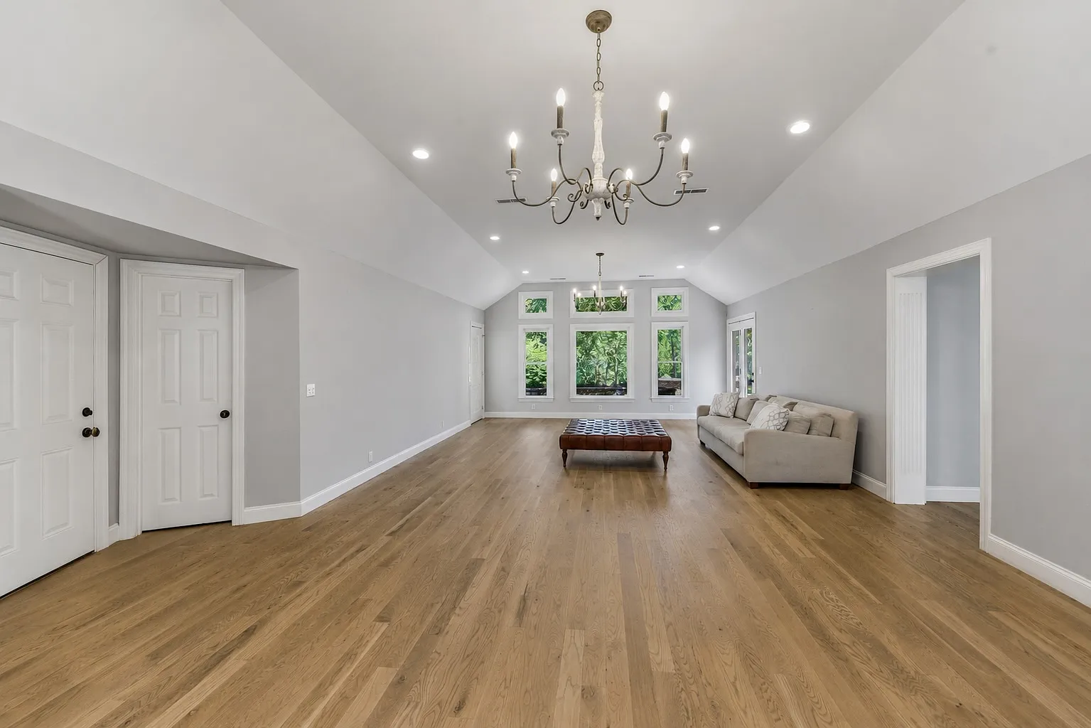 4 bed, 5103 sqft, $8,500 — Photo 4