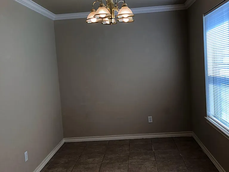 Breakfast/Dining Area