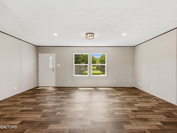 5th image of 359 Clearwater Rd