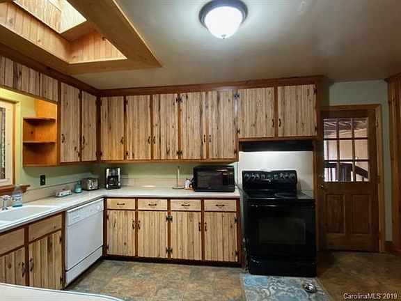 5th image of 8116 Denbur Dr