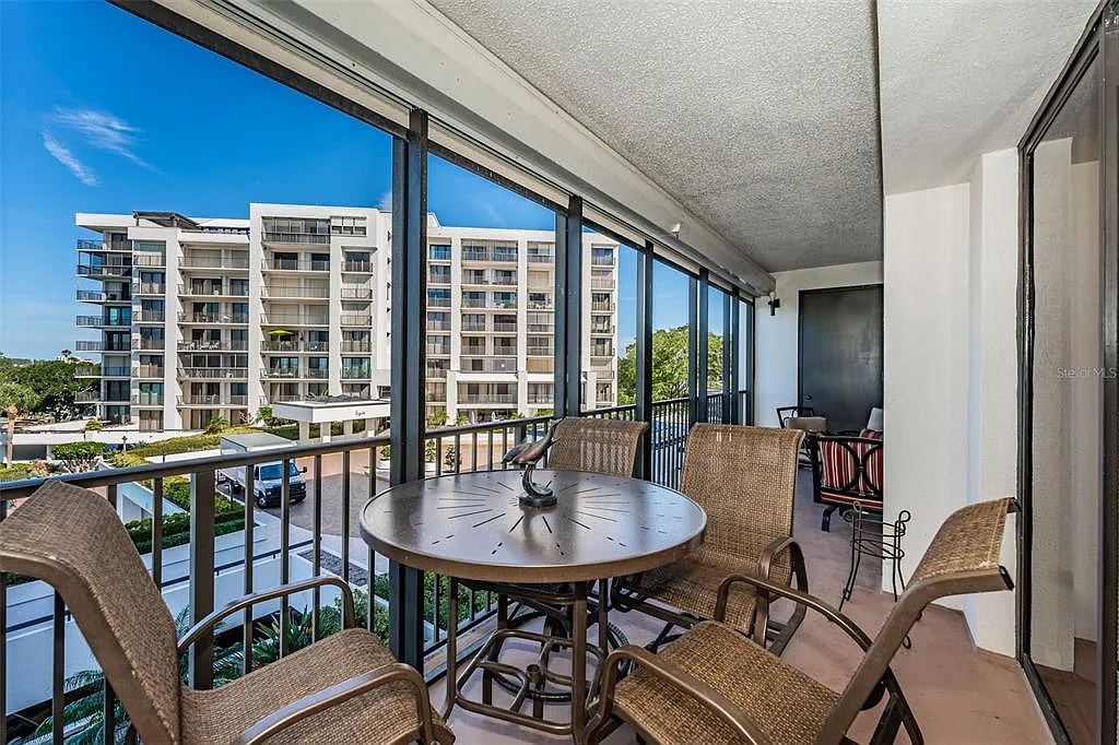 2 bed, 2.0 bath, 1403 sqft, $3,250 — Photo 3
