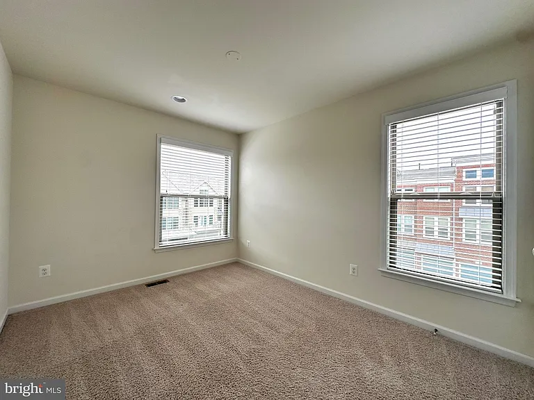 23451 Epperson Sq — Photo 32