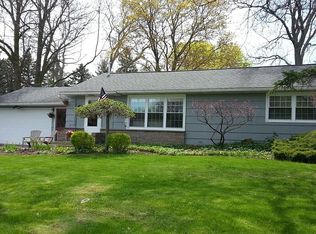 240 Willowcrest Dr, Rochester, NY 14618