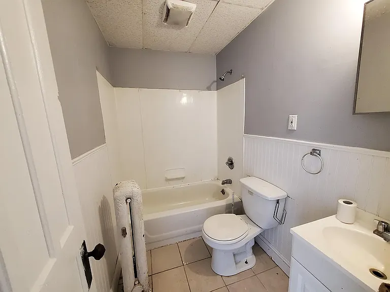 1037 University Pl #2 — Photo 4