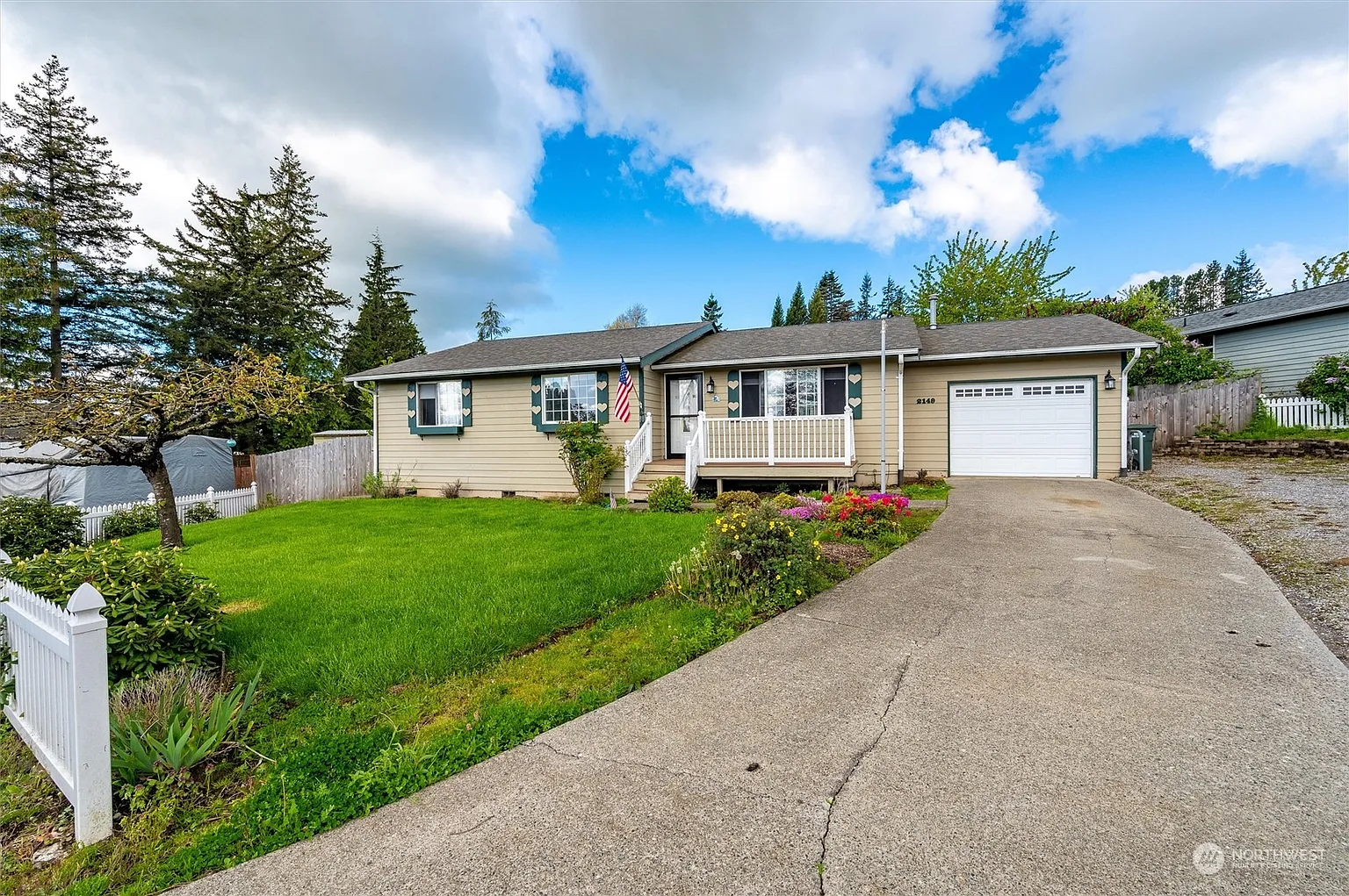 2149 Hawthorne Street photo 1