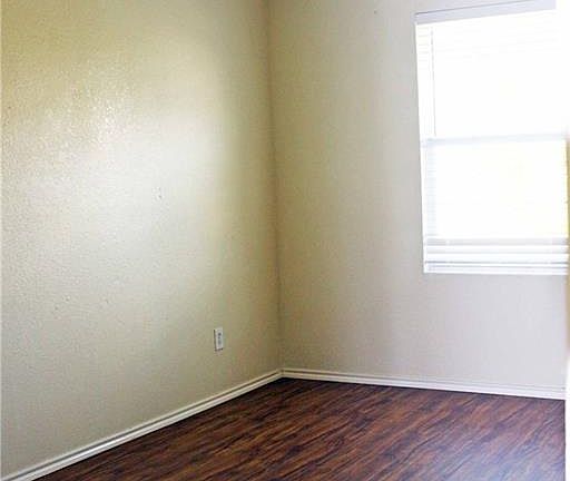 3rd image of 933 Silver Sage Dr