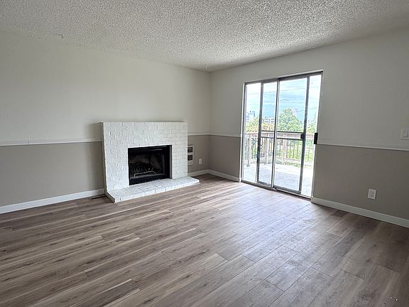 4th image of 3021 SE 6th Ave