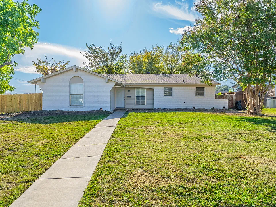 802 Birchwood Dr