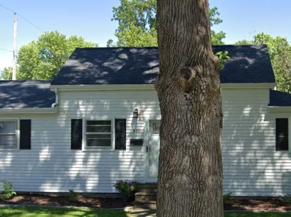 501 S Cedar St, Nokomis, IL 62075